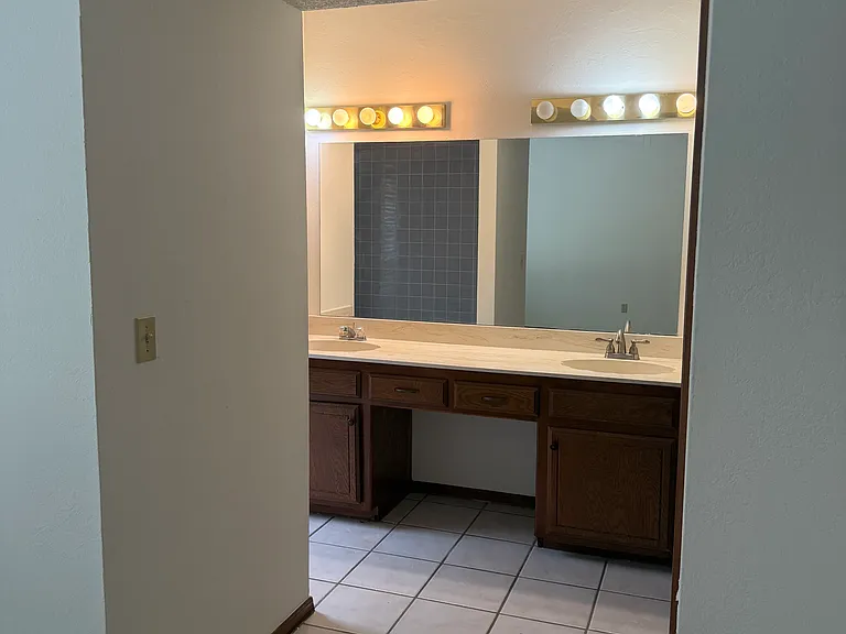 1528 Simon Ave — Photo 4