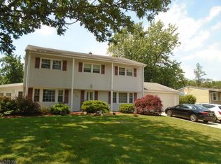 25 Hallo St, Edison, NJ 08837