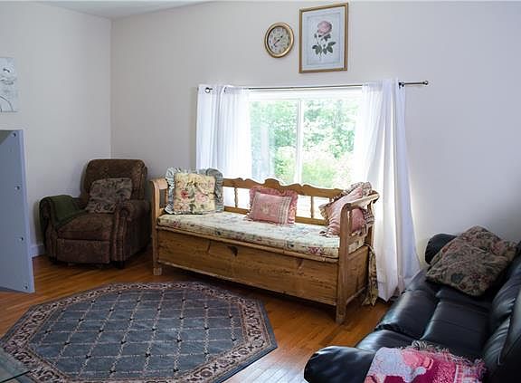 4th image of 61 Woodland Dr