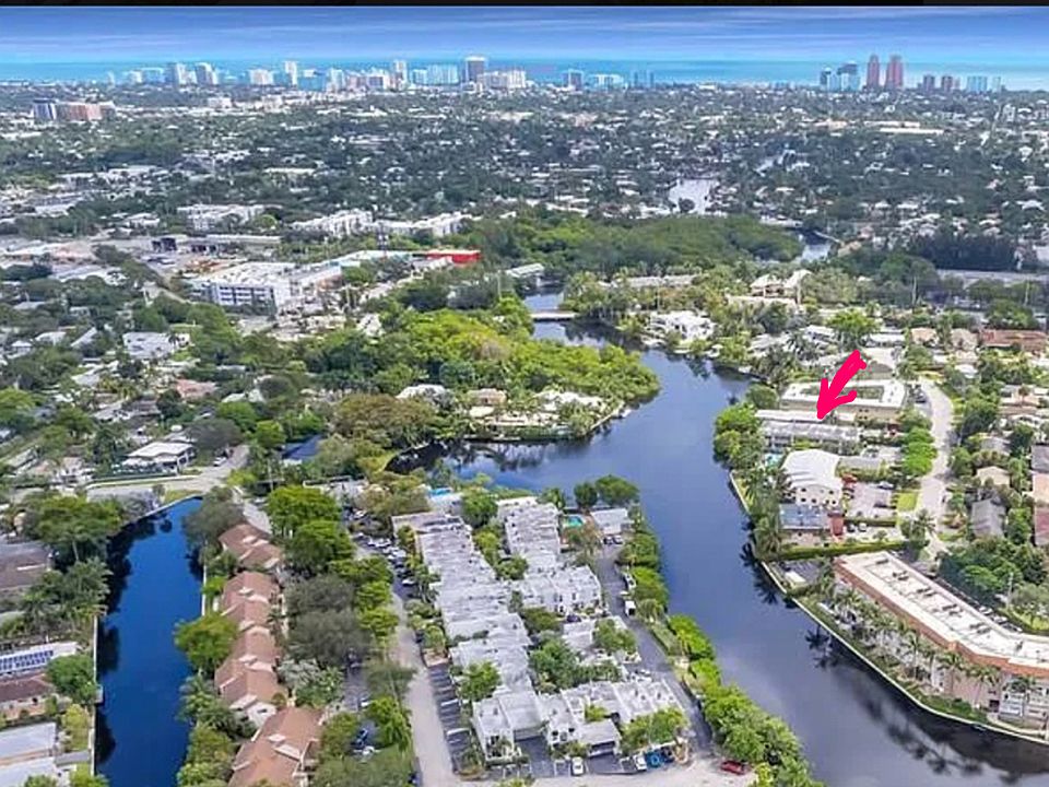 On scenic Middle River, short walk or bike ride to the heart of Wilton Manor - close to Atlantic Beaches at top of photo.