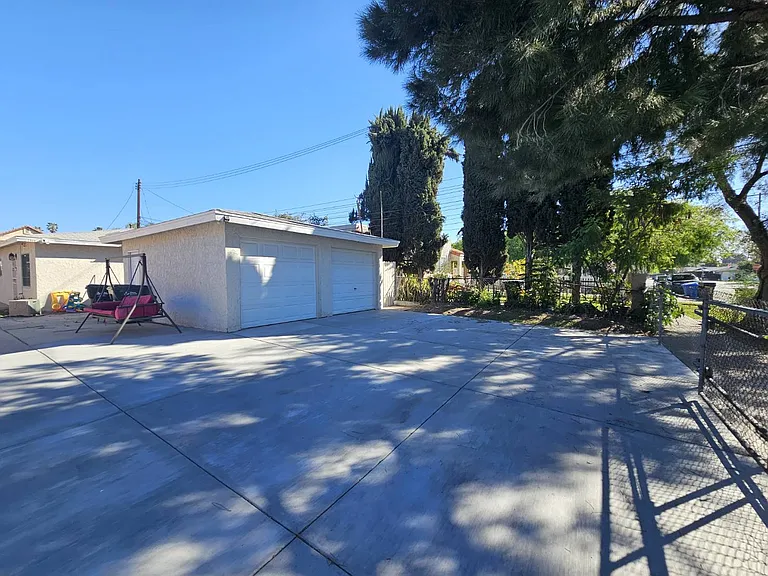 1333 W 11th St — Photo 18