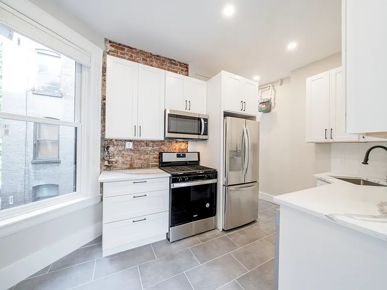 199 Prince St #9 — Photo 2