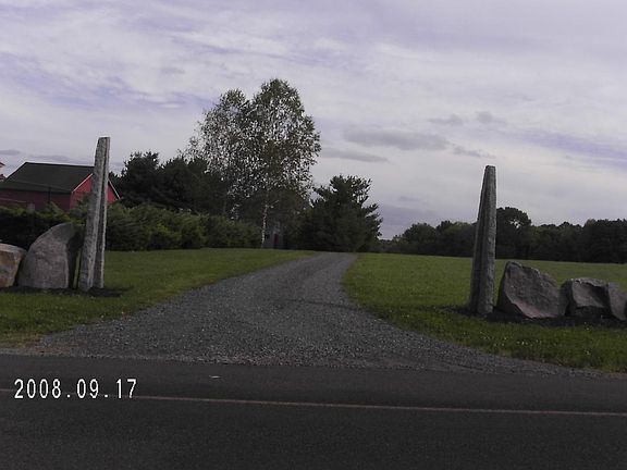 entrance thru pillars from street