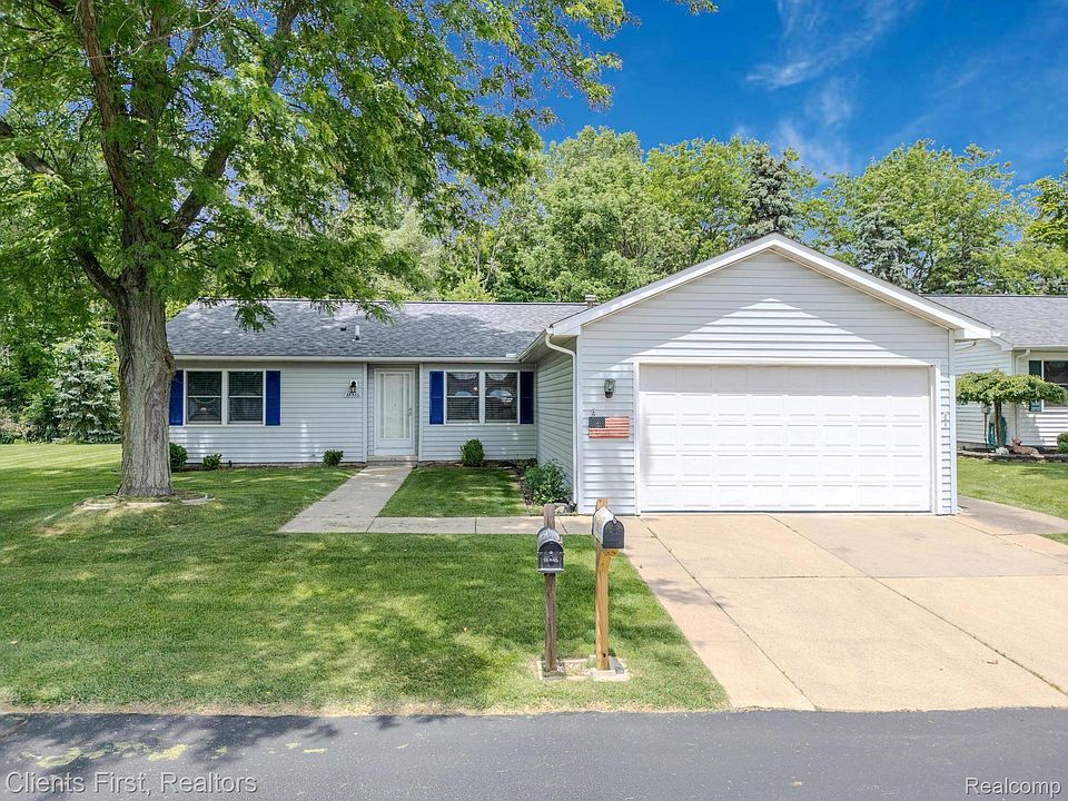 1st image of 38586 Red Oak St