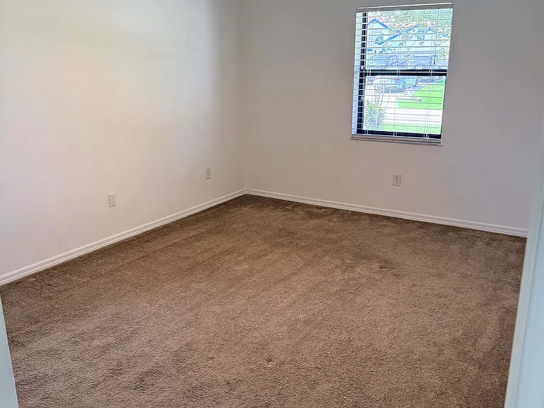 508 NE Azalea Ave — Photo 5