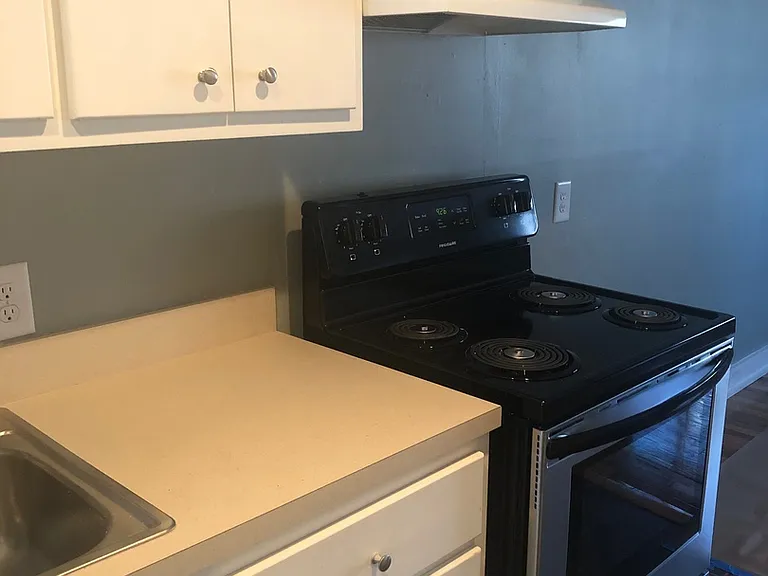 908 Berkeley St — Photo 10