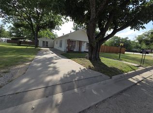 406 Broad St, Nocona, TX 76255