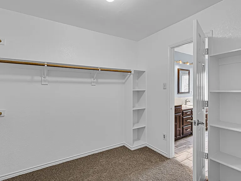 6906 Graham Dr — Photo 15