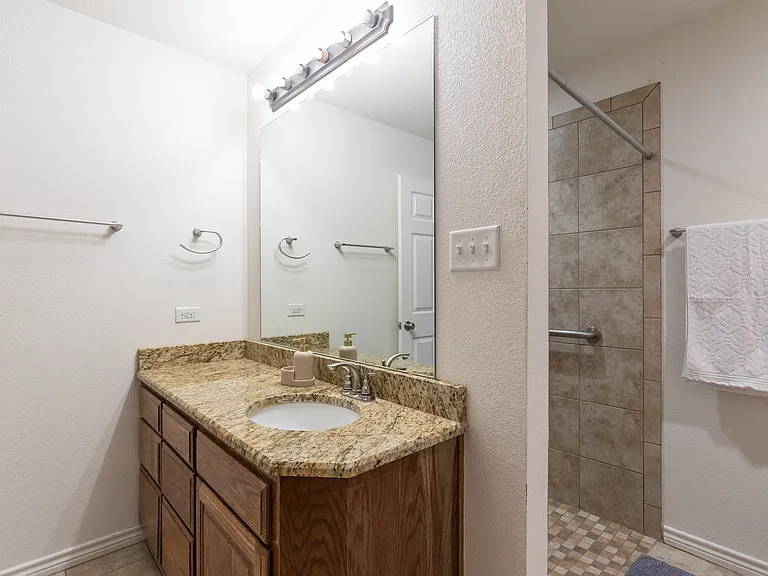 2650 Madison Ave #1/2 — Photo 14
