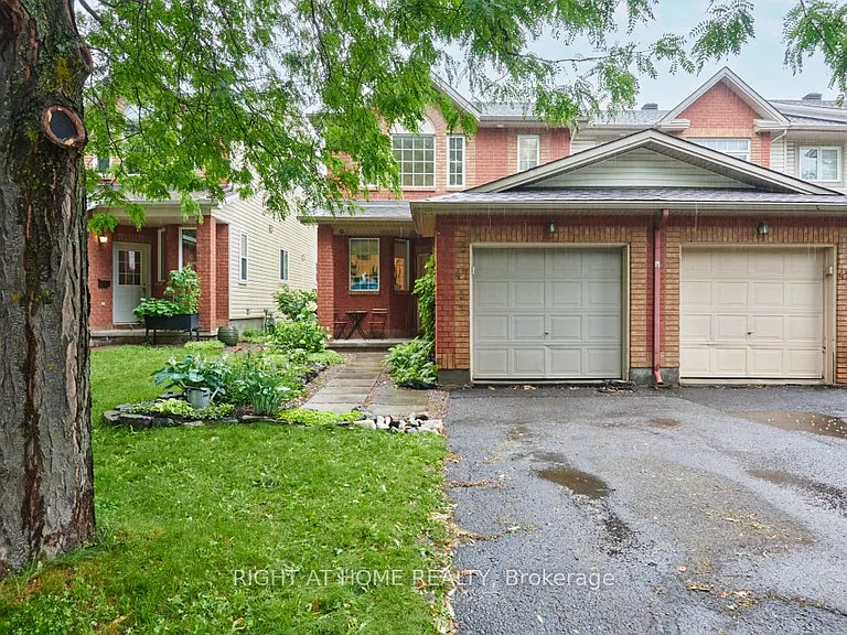 47 Tobermory Cres — Photo 1