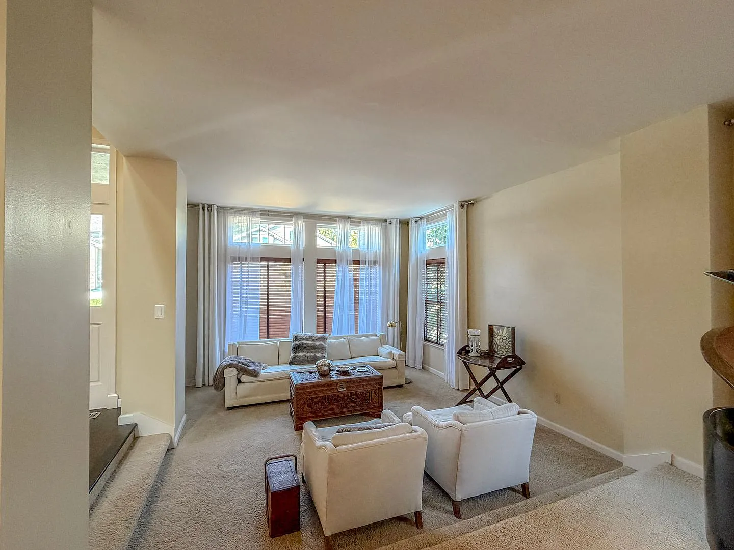 Lovely 4bd/2bth Kenmore Home, $4,000/mo. — Photo 4