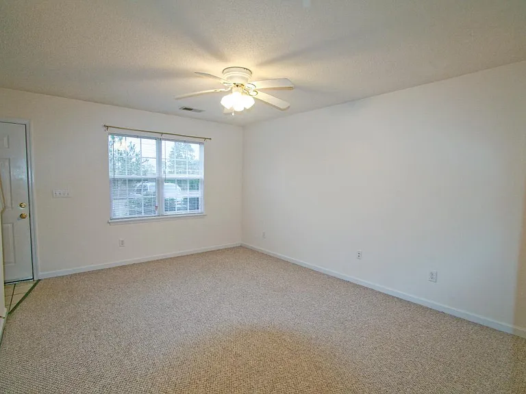 103 W Ivybridge Dr — Photo 14