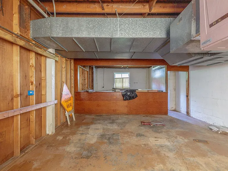 505 N Market St — Photo 22