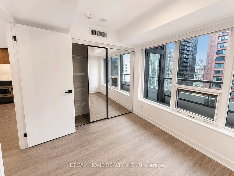 609 Sherbourne St #1403 — Photo 6