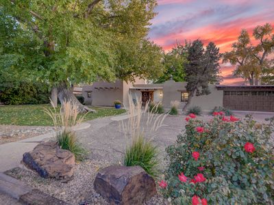 1016 Acequia Trl NW, Los Ranchos De Albuquerque, NM, 87107