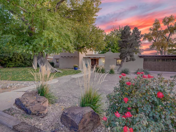 1016 Acequia Trl NW, Los Ranchos De Albuquerque, NM 87107