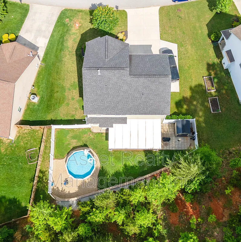 3 bed, 3.0 bath, 2409 sqft, $3,050 — Photo 2