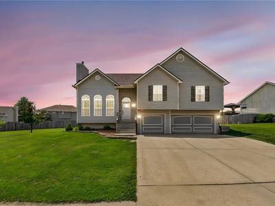 8712 N Robinhood Ave, Kansas City, MO, 64154