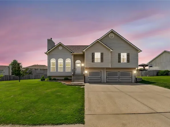 8712 N Robinhood Ave, Kansas City, MO 64154