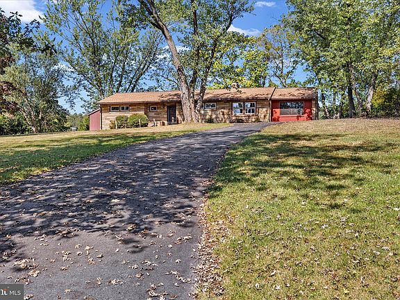 2nd image of 1418 Blue Mountain Pkwy