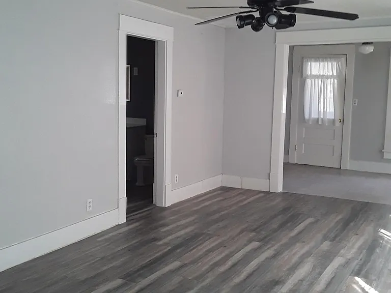 301 N Gold St — Photo 6