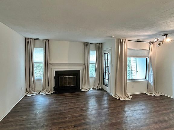 4th image of 608 Diamond Dr