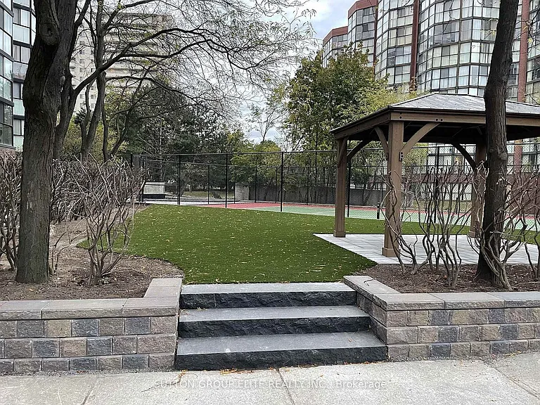 2091 Hurontario St #307 — Photo 40