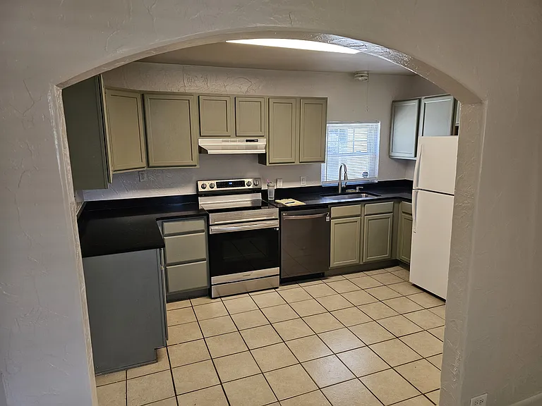 925 S Yates St #1 — Photo 2