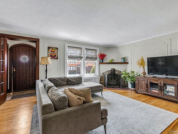 2nd image of 376 Cochran Place