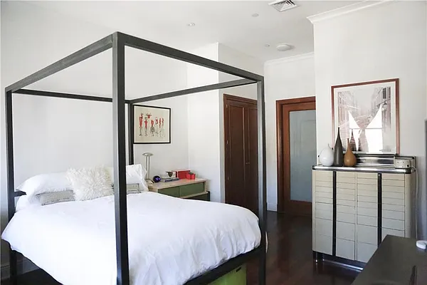 Sold by R New York | media 40