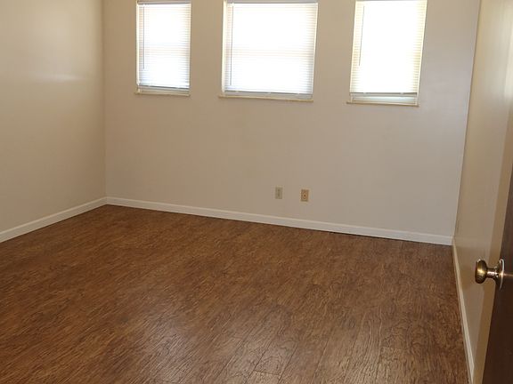 3rd image of 981 Poplar St APT 8