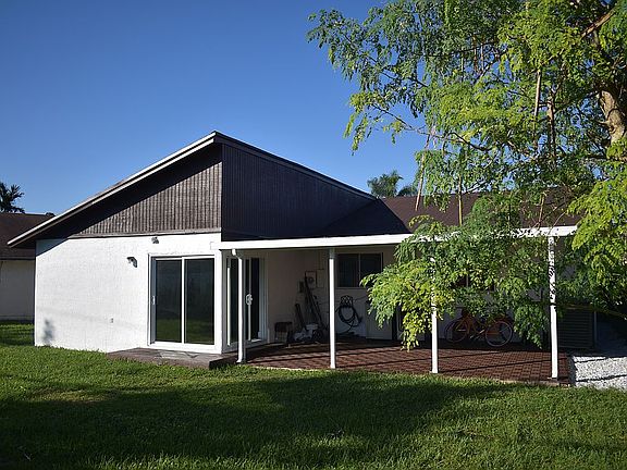 Spacious back patio