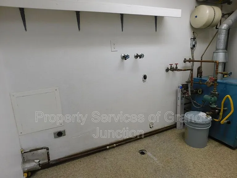 568 Dawn Ct #1 — Photo 8