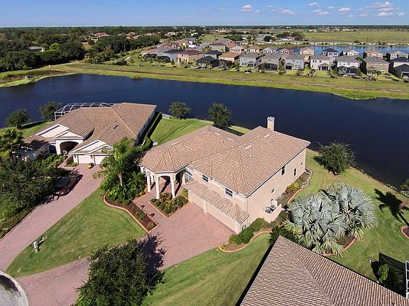 View of home & lake.
