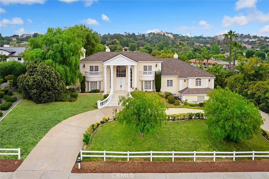 6 bed, 5555 sqft, $7,980 — Photo 1