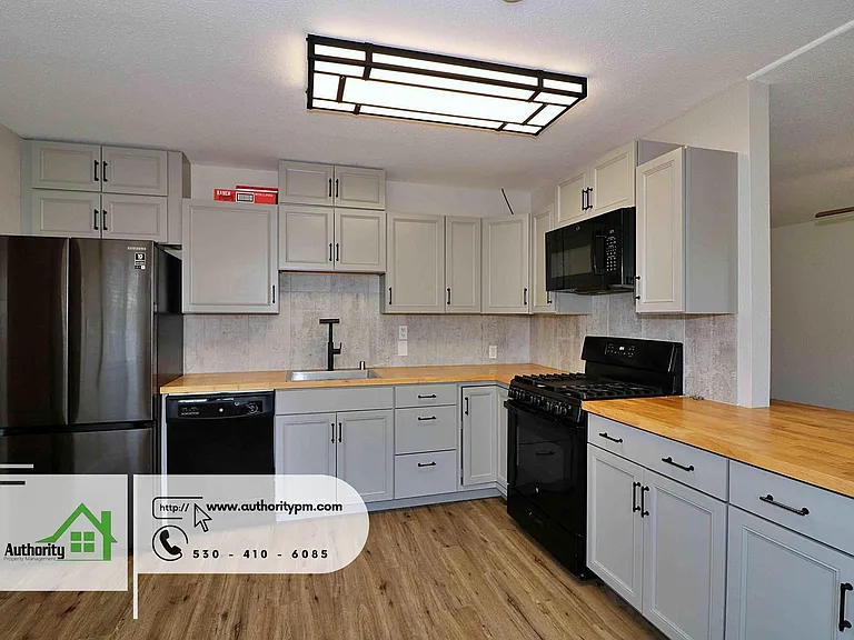 3457 Charles St — Photo 9