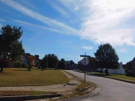 Exterior Neighborhood (street photo)