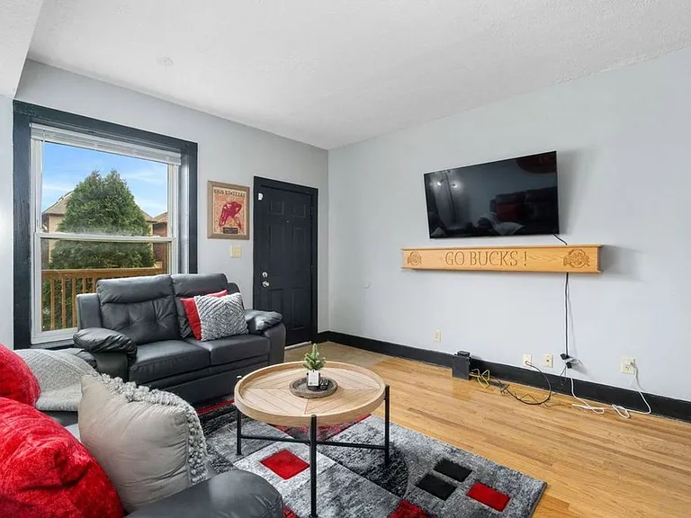 1373 Indianola Ave — Photo 4