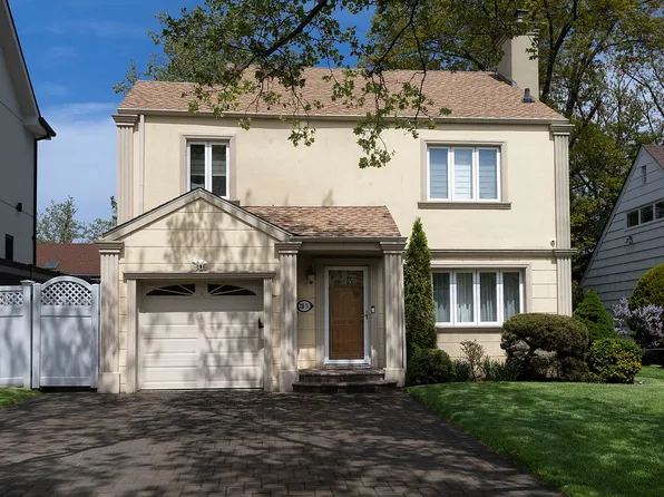 21851 82nd Ave, Queens Village, NY 11427