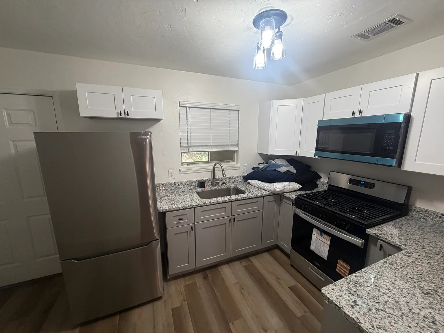 3 bed, 1230 sqft, $1,990 — Photo 3