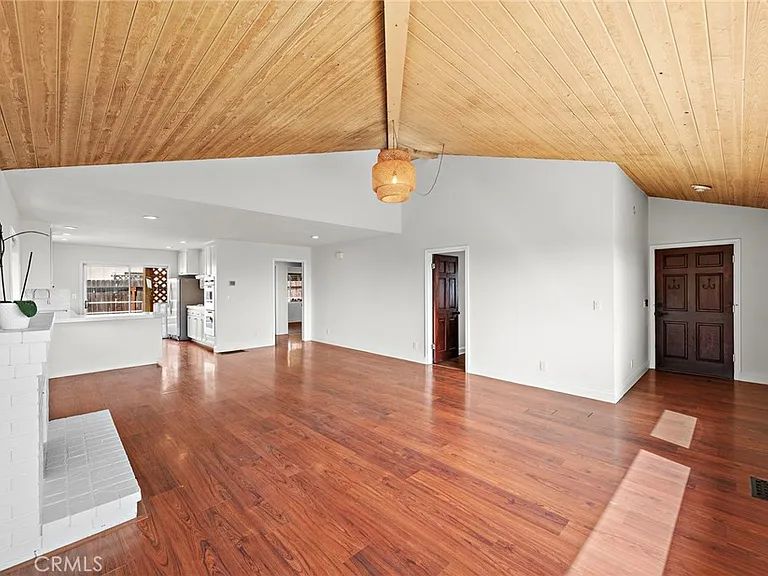 31616 Virginia Way — Photo 5