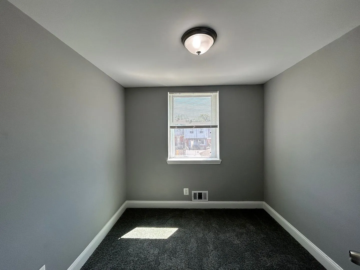 Dundalk - 3 bedrooms and 1 baths Available! — Photo 4