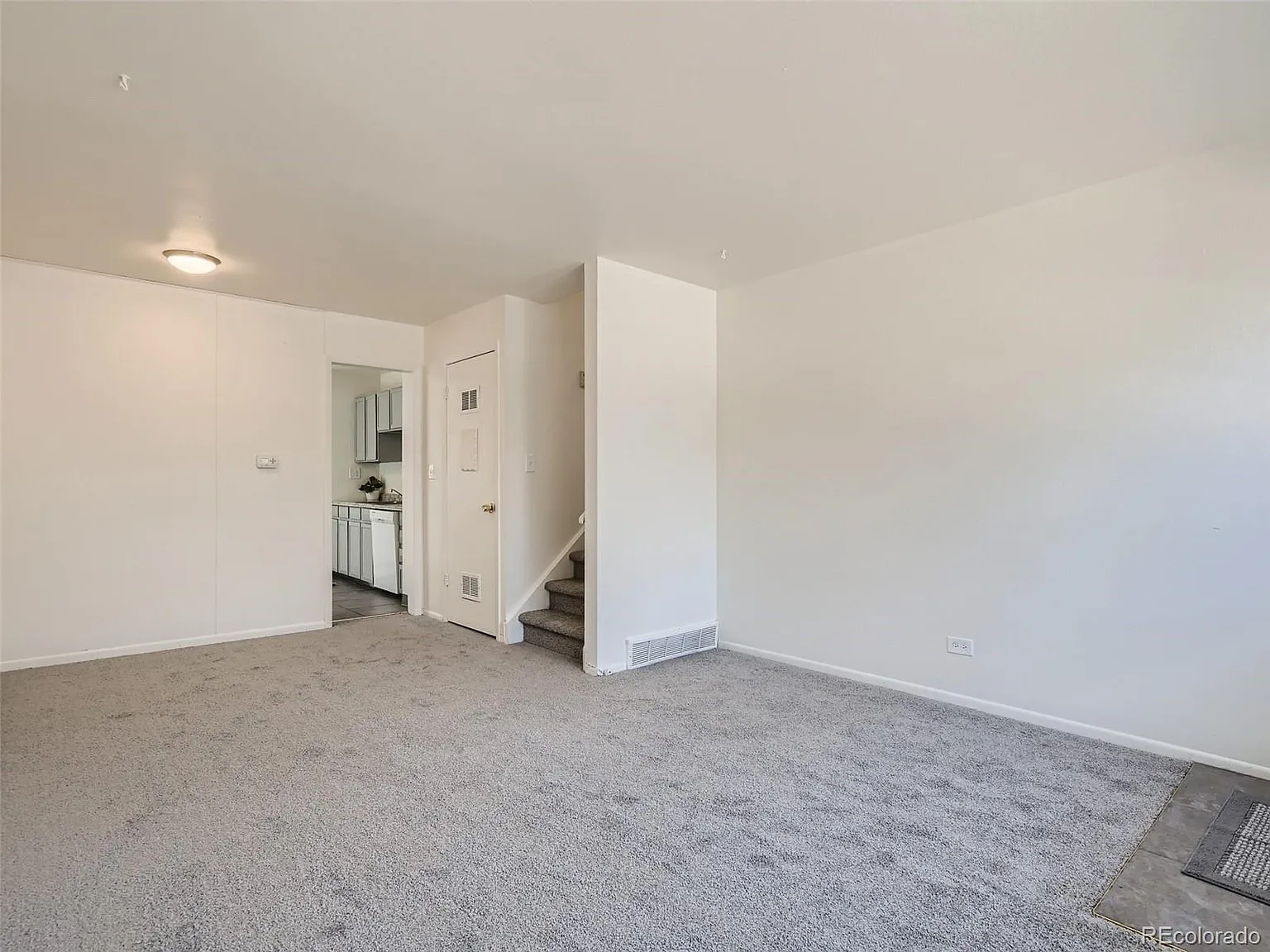 2 bed, 1100 sqft, $1,800 — Photo 3