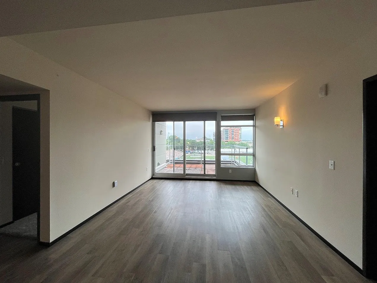 Galaxie High Rise Apartments — Photo 3