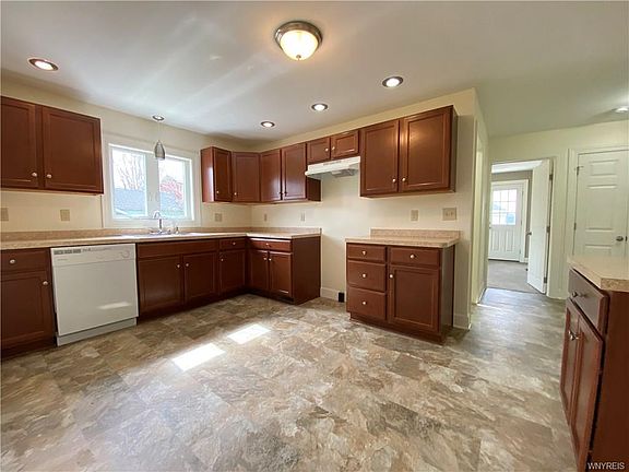 5th image of 112 Hoerner Ave