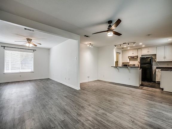 2nd image of 612 Cambridge Dr