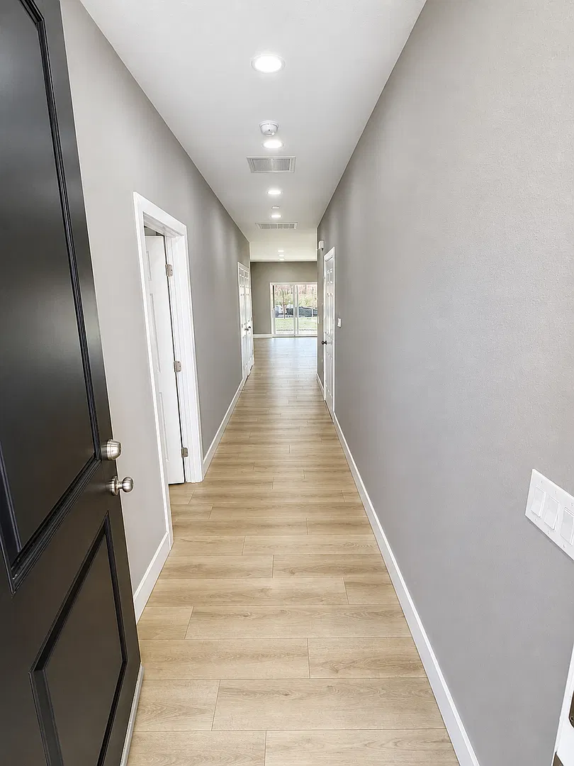 High-End 3BD/2BA | Waterfall Stone Island | Walk-In Closets | Designer Upgrades — Photo 2
