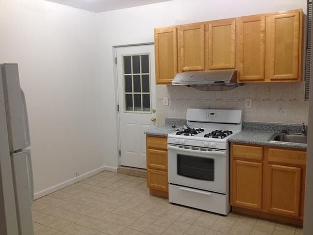 2nd image of 5914 163rd St