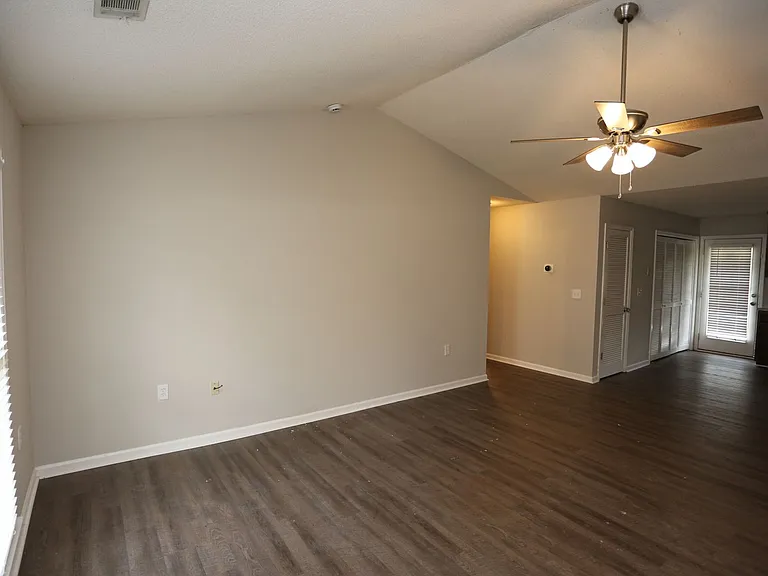 203A Courtney Way — Photo 4