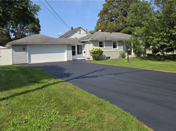 10 Mandy Ln, Rochester, NY 14625